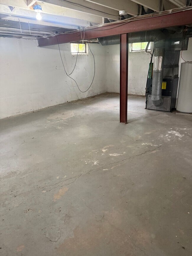 Building Photo - SPECIAL OFFER ! Sign lease by Monday 5/11/26 and  get  1/2 Off First Month rent!