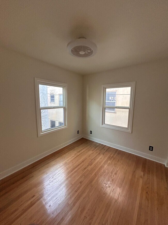 Building Photo - 958 2nd St