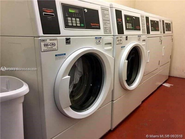 Building Photo - 1740 NW N River Dr