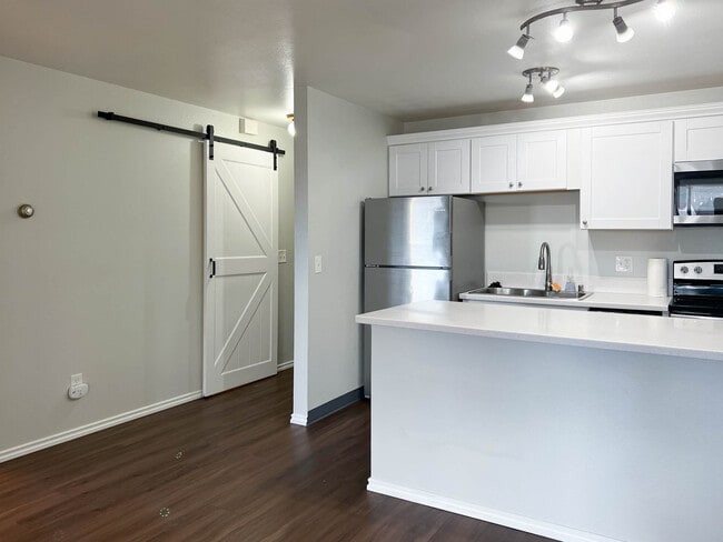 Building Photo - 10260 Jamestown Dr