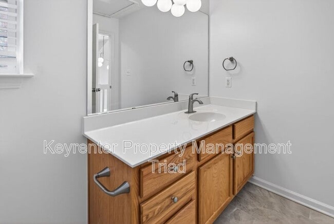 Building Photo - 138 Tannenbaum Cir