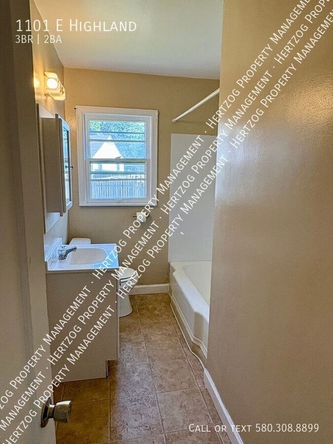 Building Photo - 1101 E Highland-