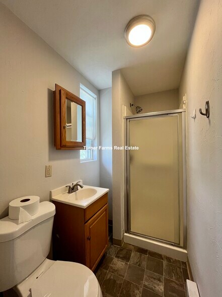 Building Photo - 157 E Cottage St