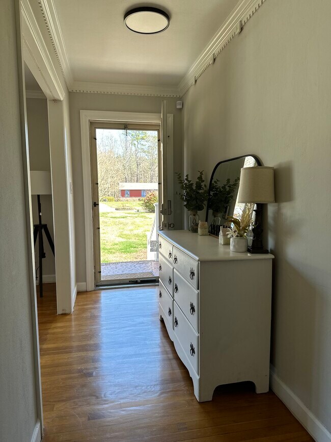 Building Photo - 15394 Rollingwood Dr