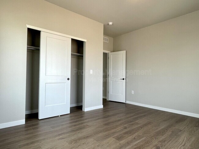 Building Photo - 361 Fox Ln