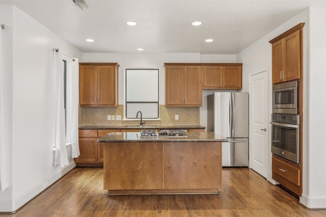 Building Photo - 2816 Rusk St