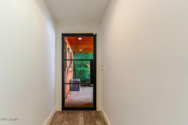Building Photo - 2220 E Weldon Ave