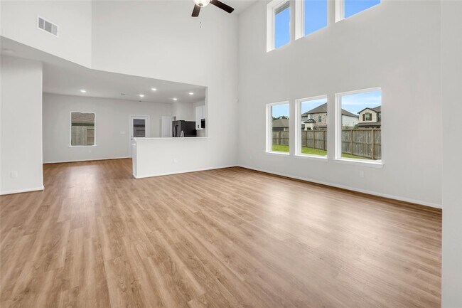 Building Photo - 15100 Crown Mnr Dr