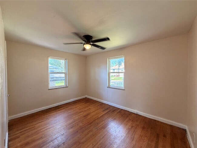 Building Photo - 5721 Acme Ave