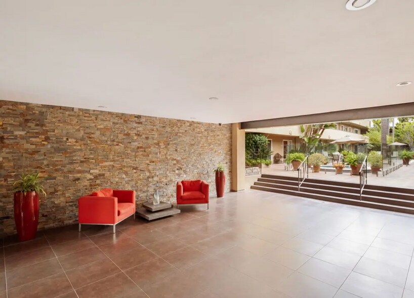 Building Photo - 970 Palm Ave