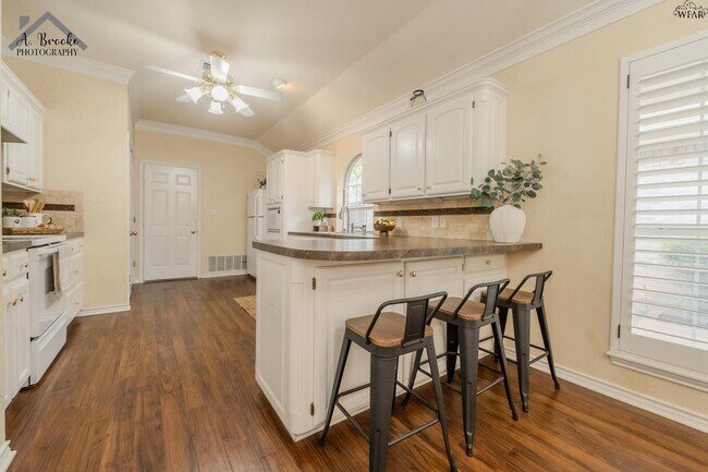 Building Photo - 3037 Cunningham Dr