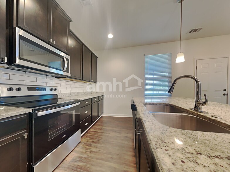 Building Photo - 347 Southwilde Way