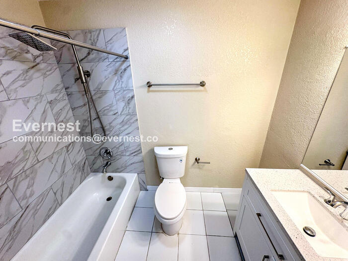 Building Photo - 2520 Walters Way