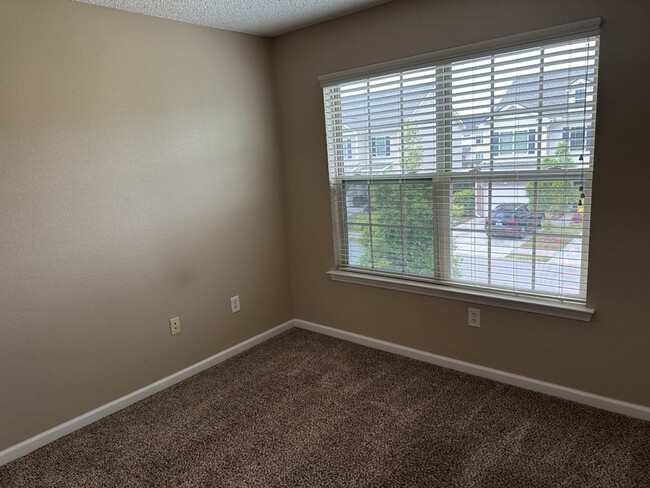 Building Photo - 495 Canyon Oak Loop