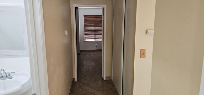 Building Photo - 1357 Greenfield Dr