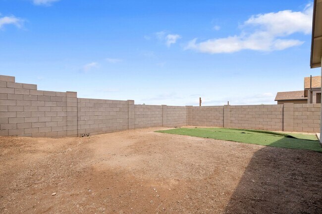 Building Photo - New home in Valencia Crossing!