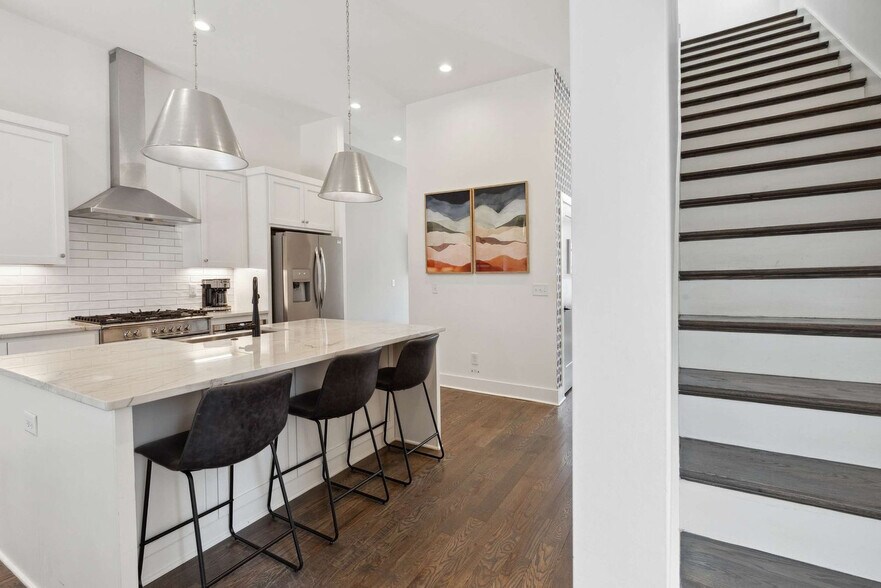 Building Photo - 3206 West End Cir