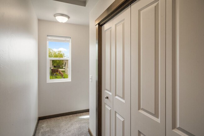 Building Photo - Gorgeous 3 Bedroom condos with double stal...