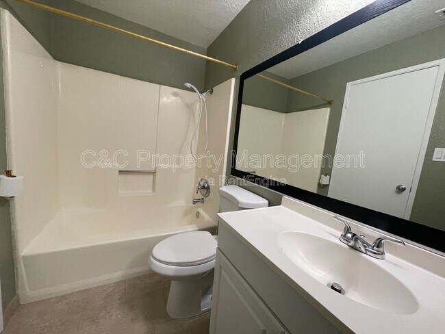 Building Photo - 851 Fulton Rd