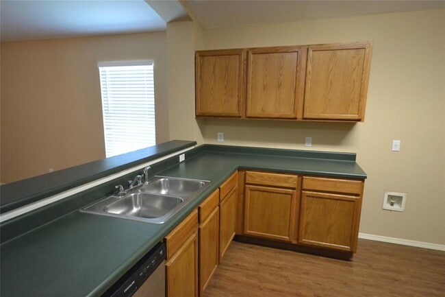 Building Photo - 302 Washington Square Dr