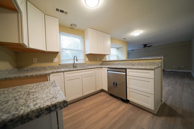 Building Photo - Recently Remodelded 2 story 4 bed, 2 1/2 bath 2 car garage fenced yard