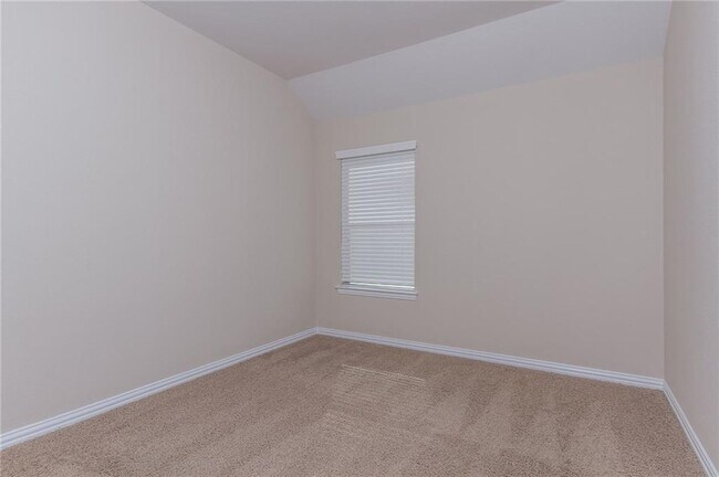 Building Photo - 504 Tascate St