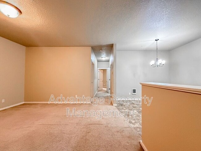 Building Photo - 523 Catron St N
