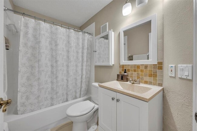 Building Photo - 676 Sandy Neck Ln