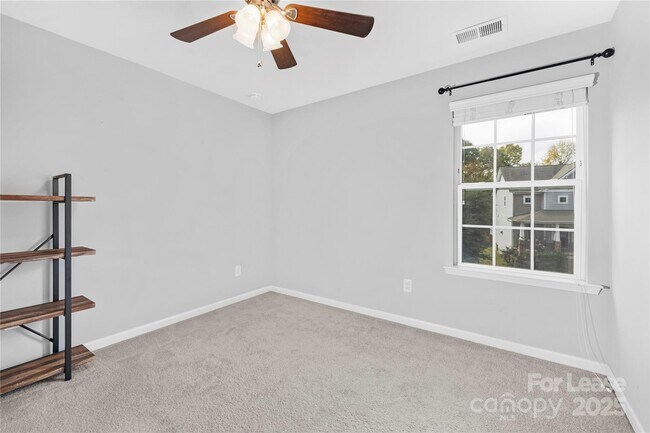 Building Photo - 5829 Dinsmore Ln