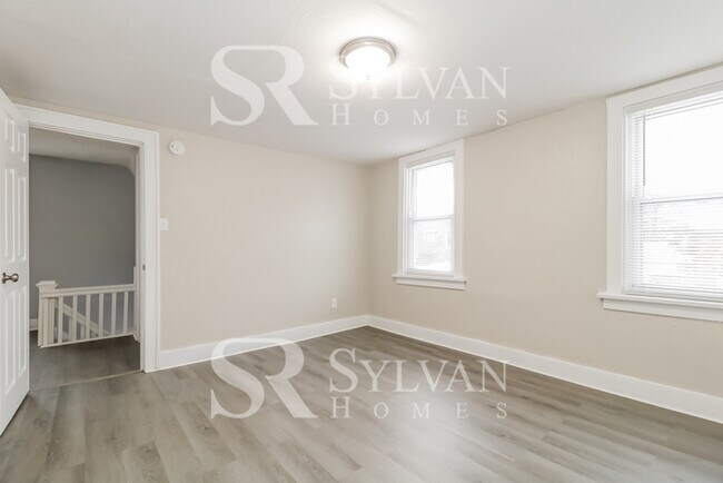 Building Photo - Beautiful 3BR 1.5BA Home