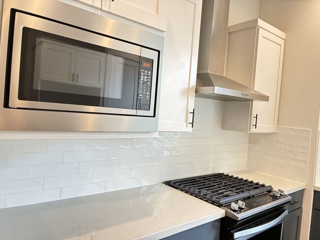 Building Photo - For Lease | 3 Bed, 3.5 Bath | 2,139 Sq Ft | Timber Heights Village |