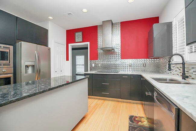 Building Photo - 3415 Fallowbrook Forest