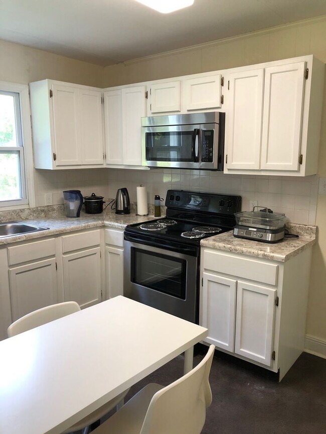 Building Photo - 1219 Brookwood Dr