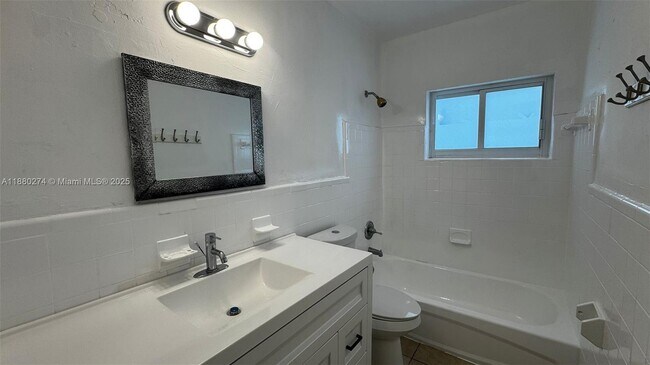 Building Photo - 1225 Marseille Dr