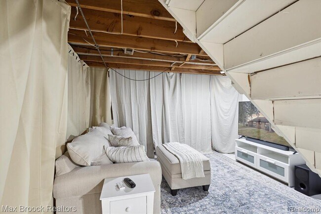 Building Photo - 1131 Indianwood Trail