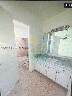 Building Photo - 4740 NW Flagler Terrace