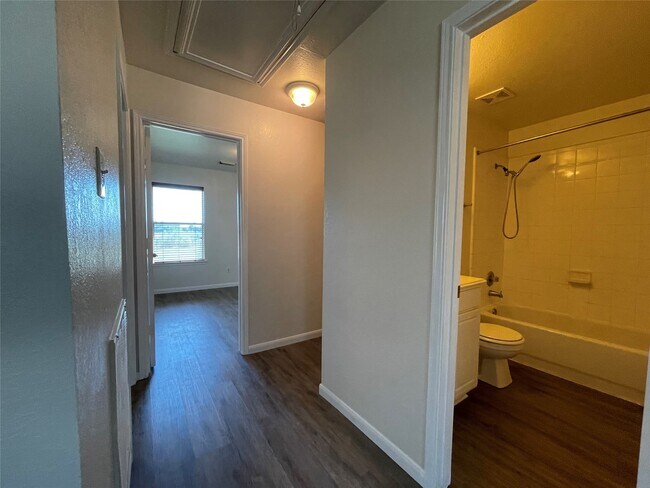 Building Photo - 15723 Crooked Arrow Dr