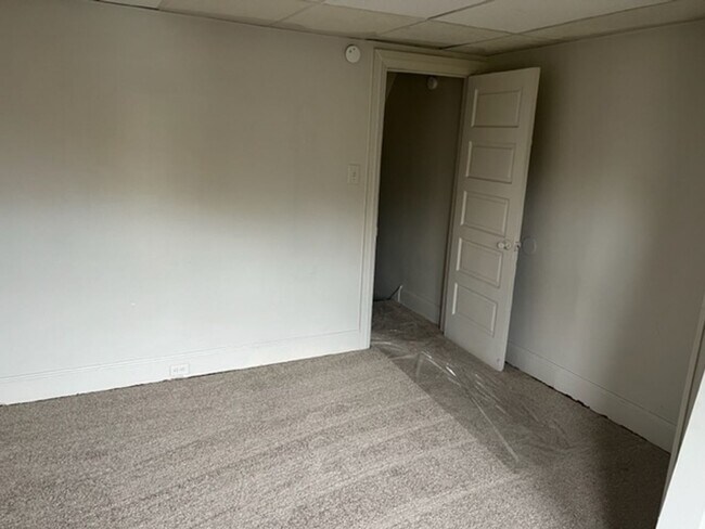 Building Photo - 5 Bedroom house harrisburg for rent 1,200 a month