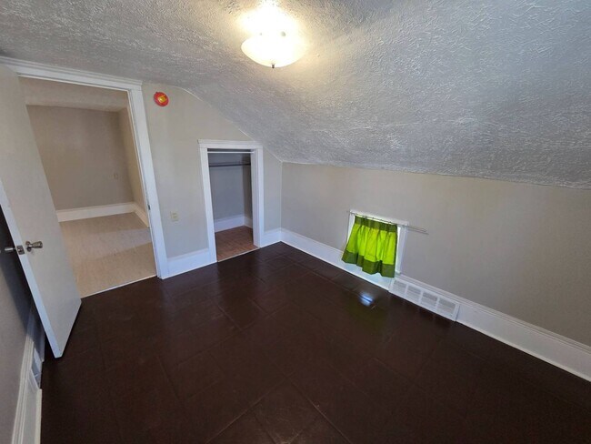 Building Photo - 3027 Fortune Ave