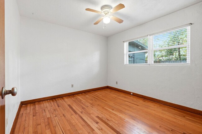 Building Photo - 1038 NE 21 Ave