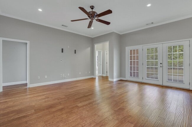 Building Photo - 1821 Old Carriage Trail