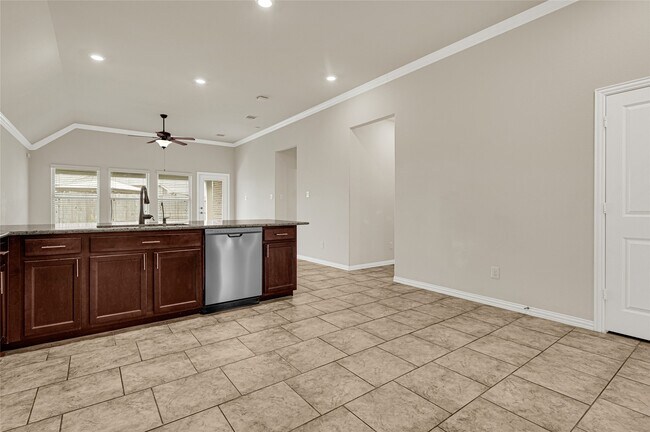 Building Photo - 2414 Willow Fall Ln