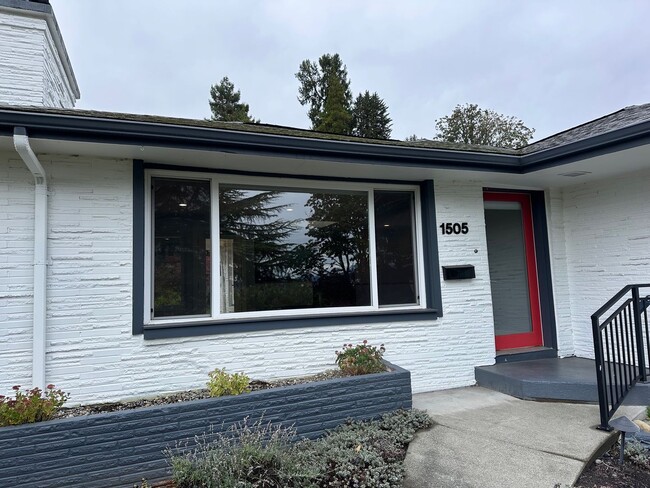 Building Photo - Nice 4 beds / 2 baths House in Leschi!