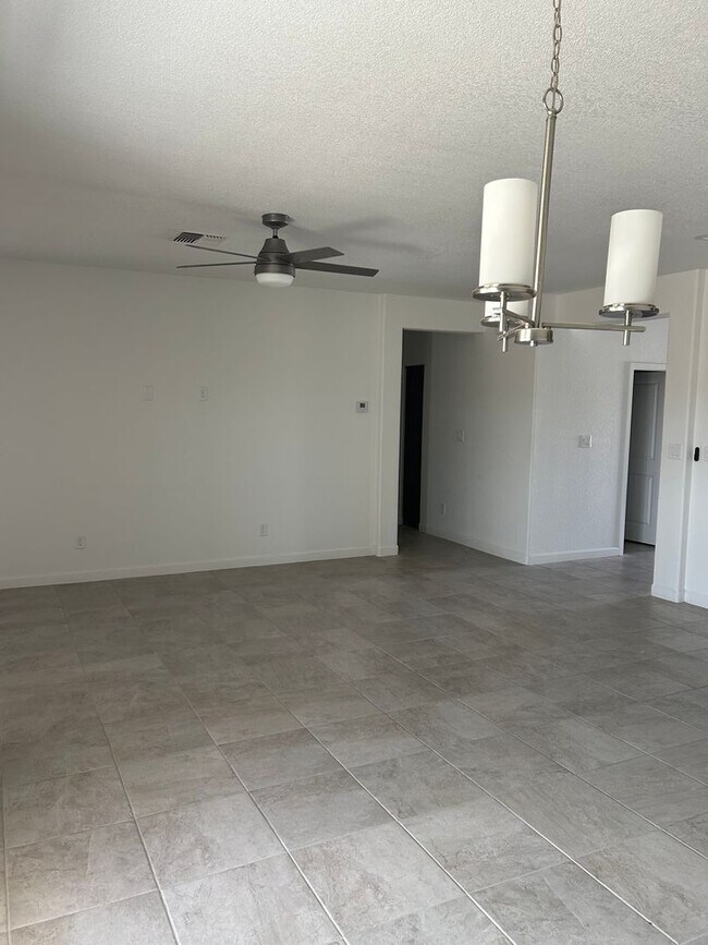 Building Photo - 3527 S Ostrich Dr