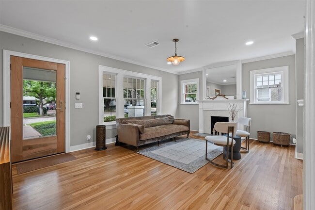 Building Photo - 4014 Modlin Ave