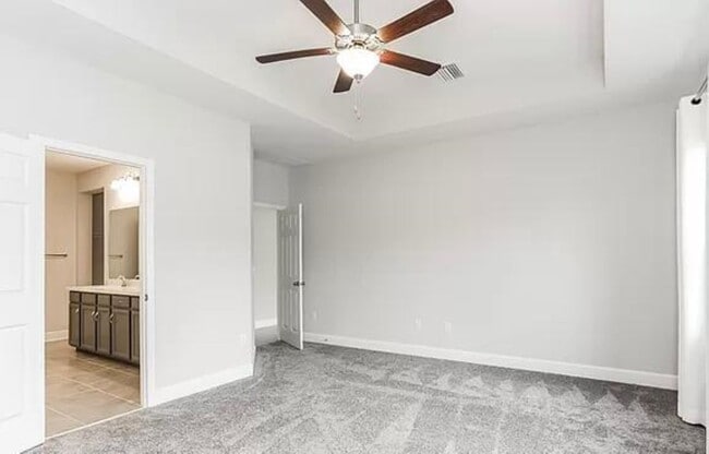 Building Photo - 12069 Bridgehampton Rd