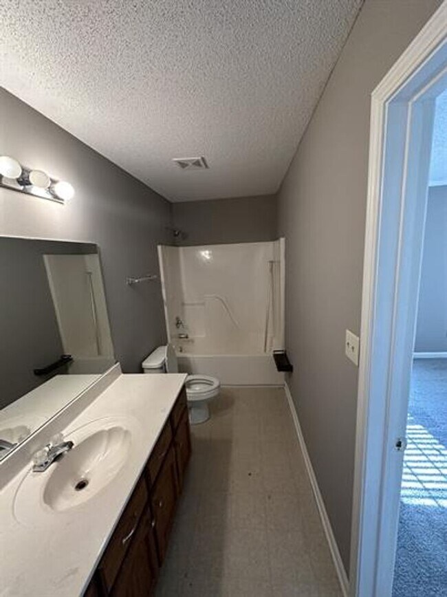 Building Photo - Charming 3-Bedroom Home in Cordova – Styli...