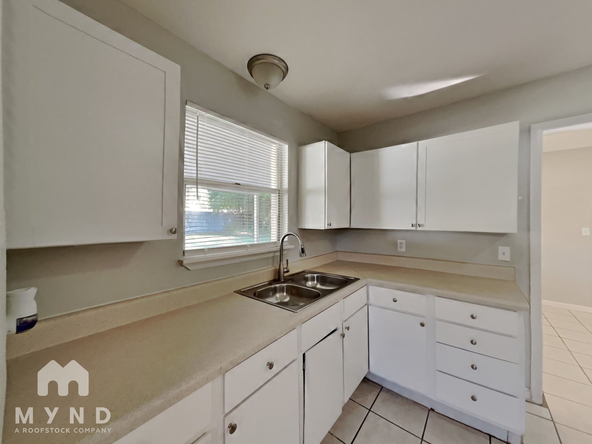 Building Photo - 1033 Busac Ave