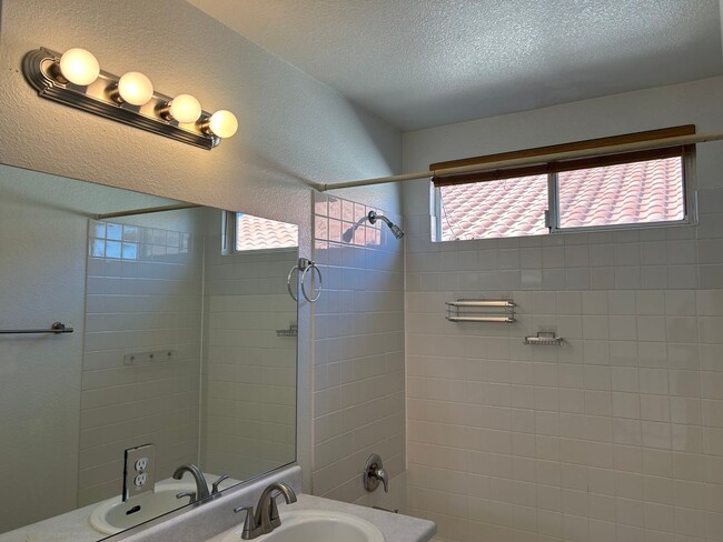 Building Photo - 4 Bedroom Pool Home