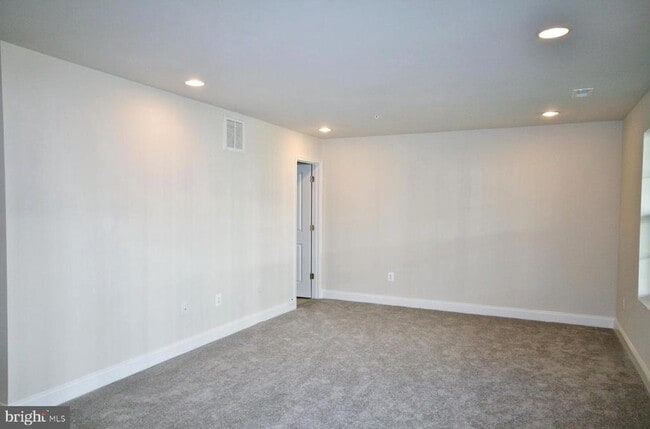 Building Photo - 1528 Witchhazel Cir